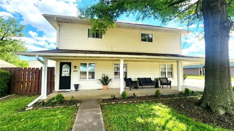 300 E Mckay St, Frontenac, KS 66763