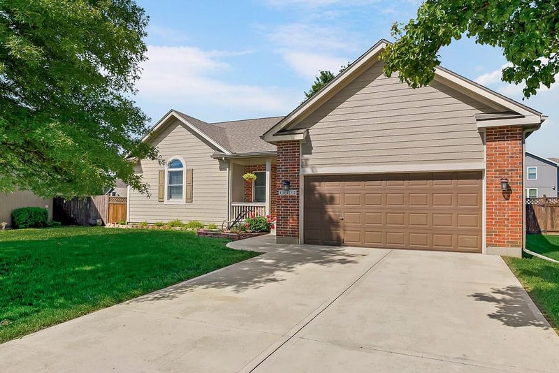 18432 Oak St, Gardner, KS 66030