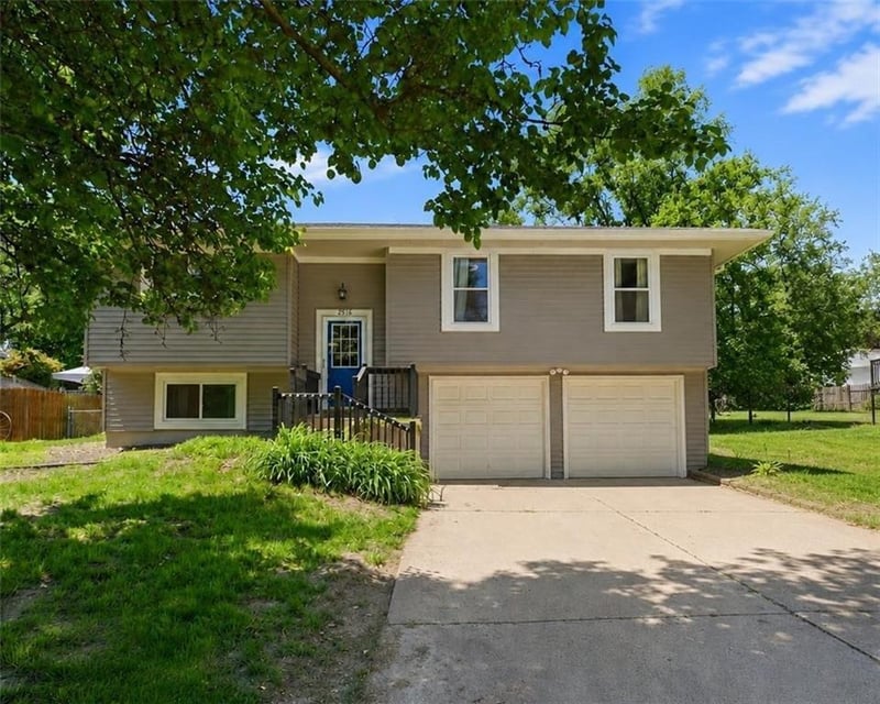 2916 14th St, Leavenworth, KS 66048