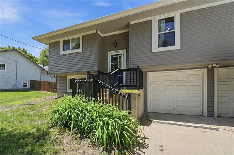 2916 14th St, Leavenworth, KS 66048