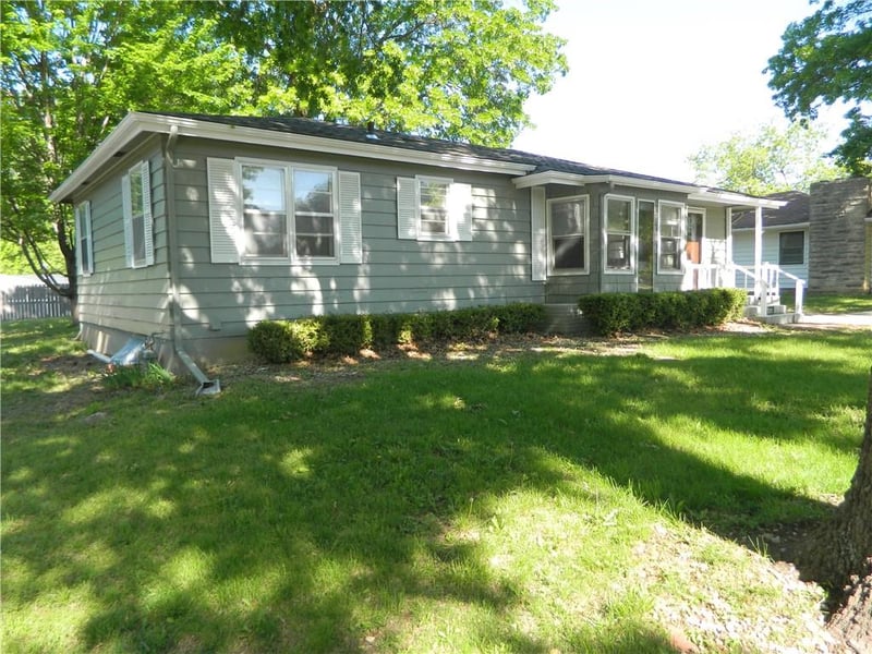 923 Crestline Dr, Lawrence, KS 66049