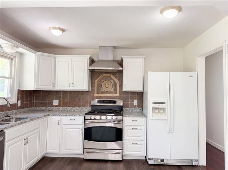 16517 E 35th Street Ct, Independence, MO 64055