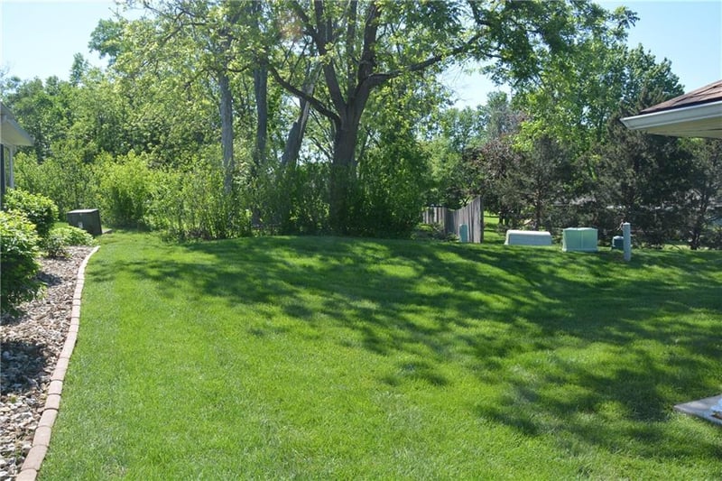 901 North Ridge Ct, Blue Springs, MO 64015