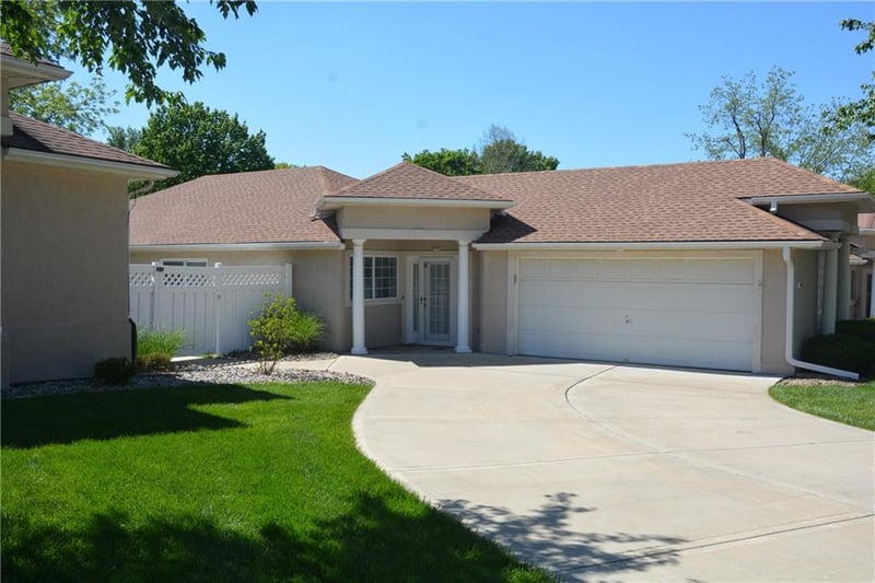 901 North Ridge Ct, Blue Springs, MO 64015