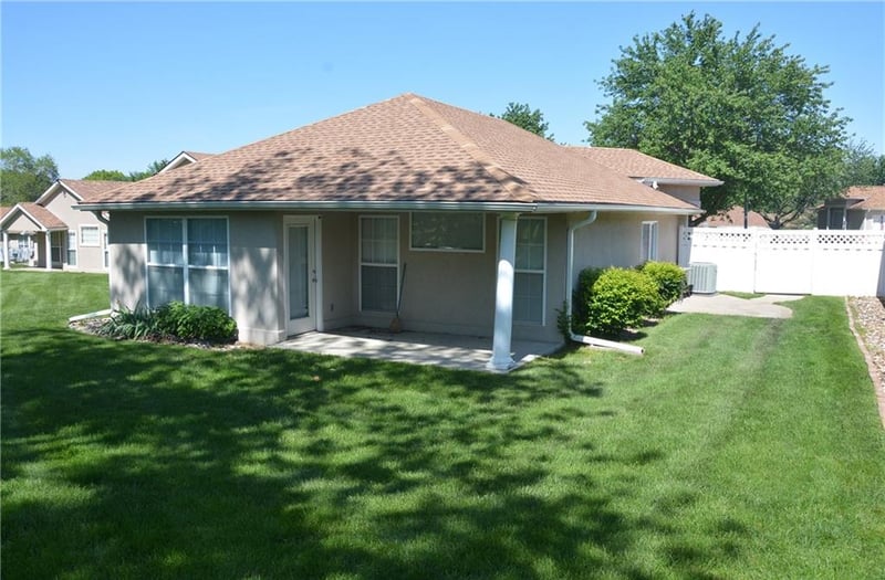 901 North Ridge Ct, Blue Springs, MO 64015