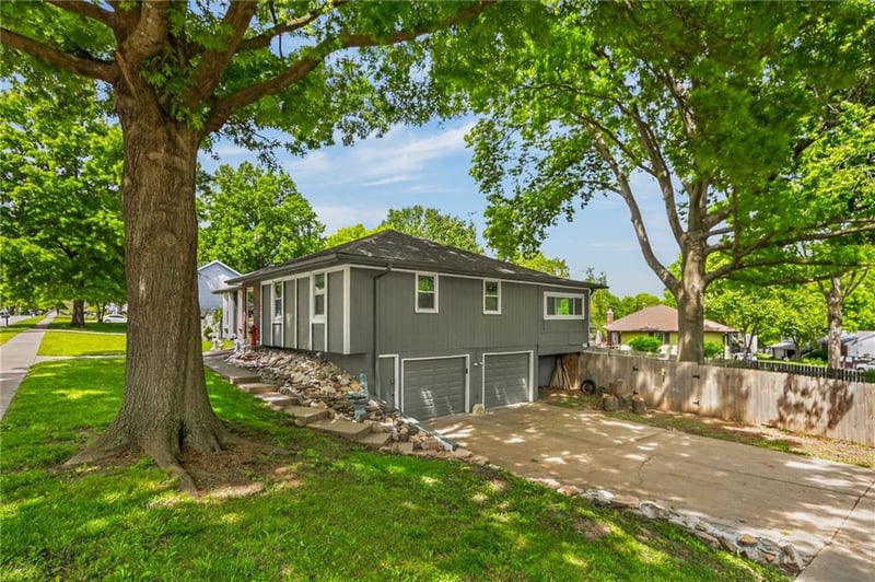 1524 Oxford Ct, Liberty, MO 64068