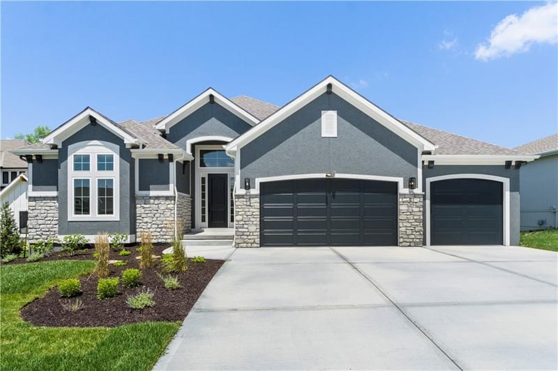 10332 N Potter Ave, Kansas City, MO 64157