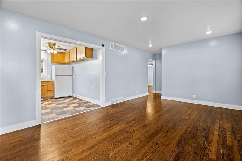 13403 6th St, Grandview, MO 64030