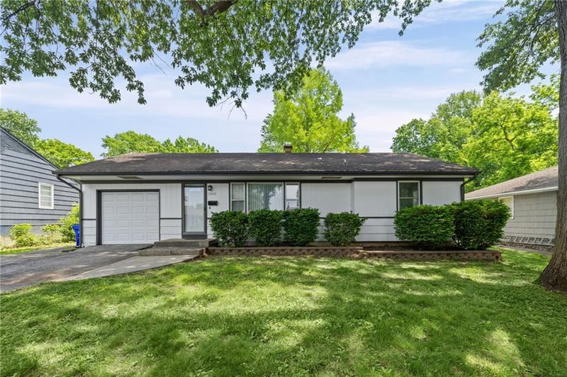 13403 6th St, Grandview, MO 64030