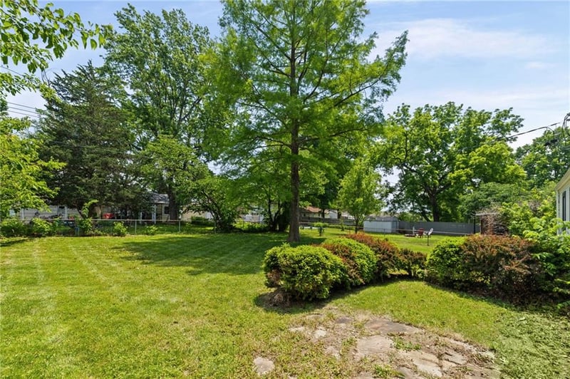 13403 6th St, Grandview, MO 64030