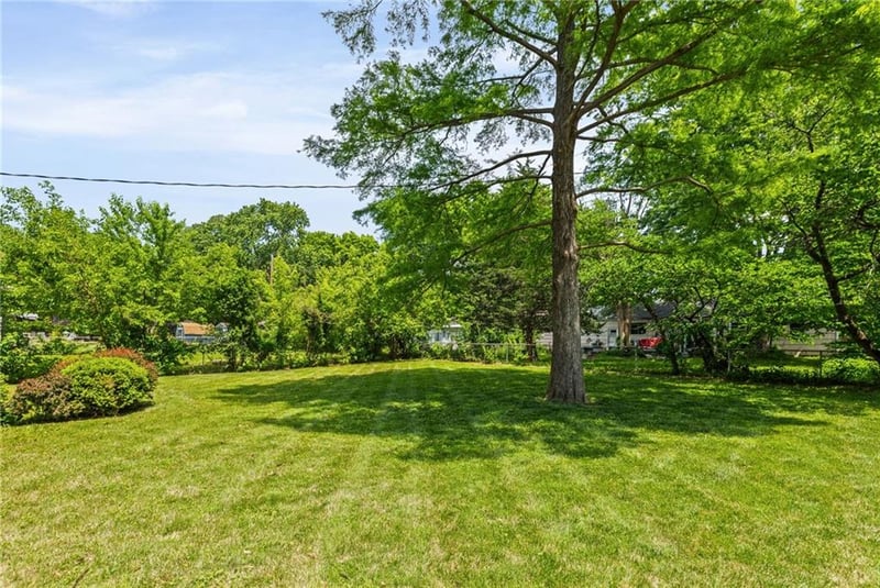 13403 6th St, Grandview, MO 64030