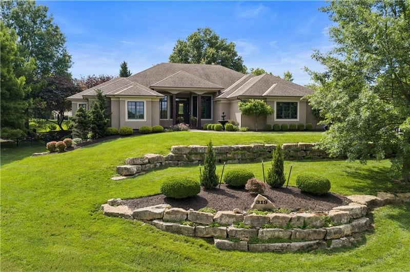 319 NW Rockwood Ct, Lee's Summit, MO 64081
