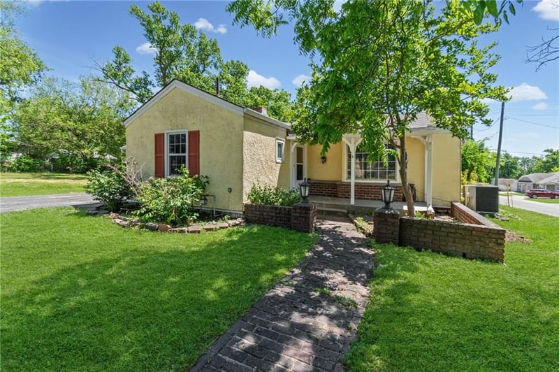 700 E 3rd St, Cameron, MO 64429