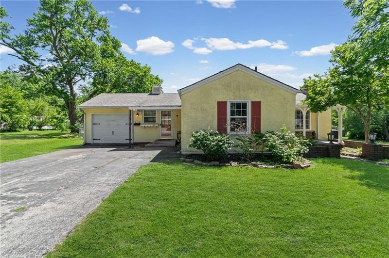 700 E 3rd St, Cameron, MO 64429