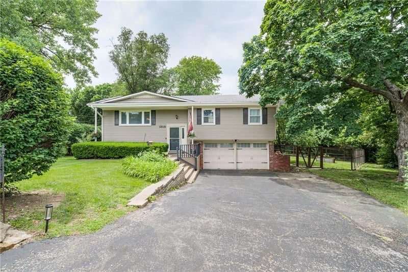 1309 Leeview Cir, Olathe, KS 66061