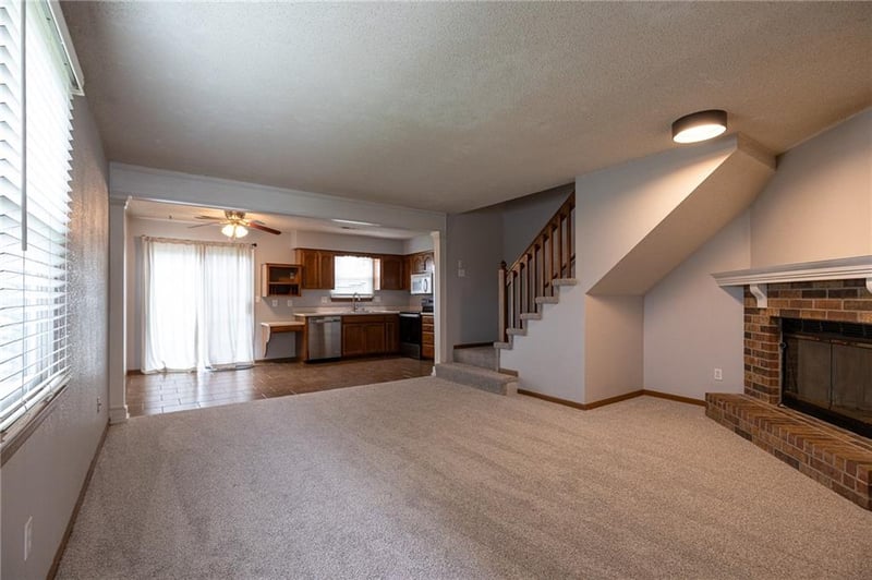 527 6th #a St, Blue Springs, MO 64014