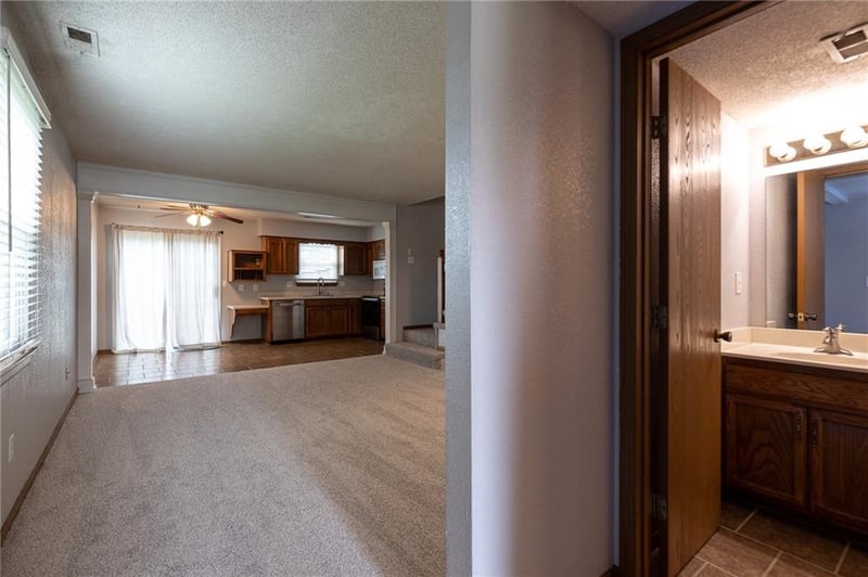 527 6th #a St, Blue Springs, MO 64014