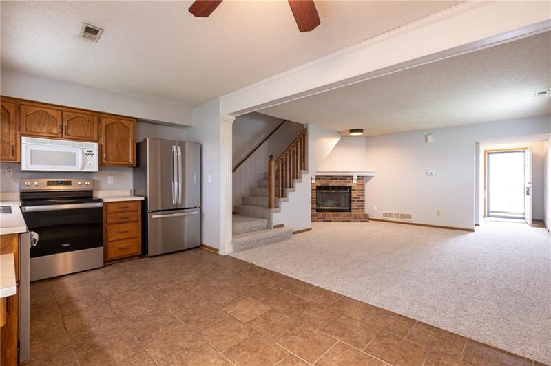 527 6th #a St, Blue Springs, MO 64014