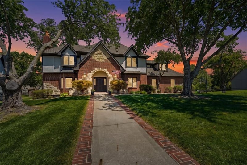 2448 NW Valley View Dr, Lee's Summit, MO 64081