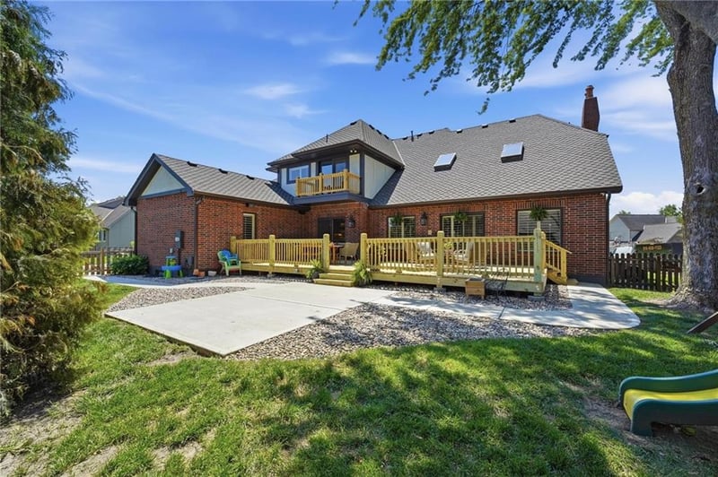 2448 NW Valley View Dr, Lee's Summit, MO 64081