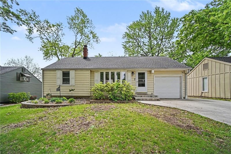 613 NE 43rd Ter, Kansas City, MO 64116