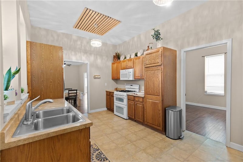 1211 Sumner Ave, Kansas City, KS 66102