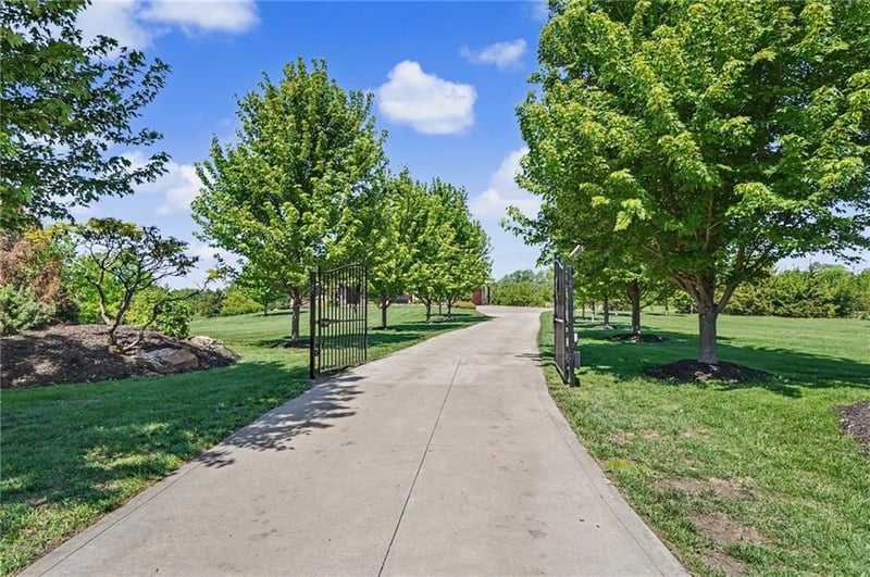 2853 131st St, Olathe, KS 66061