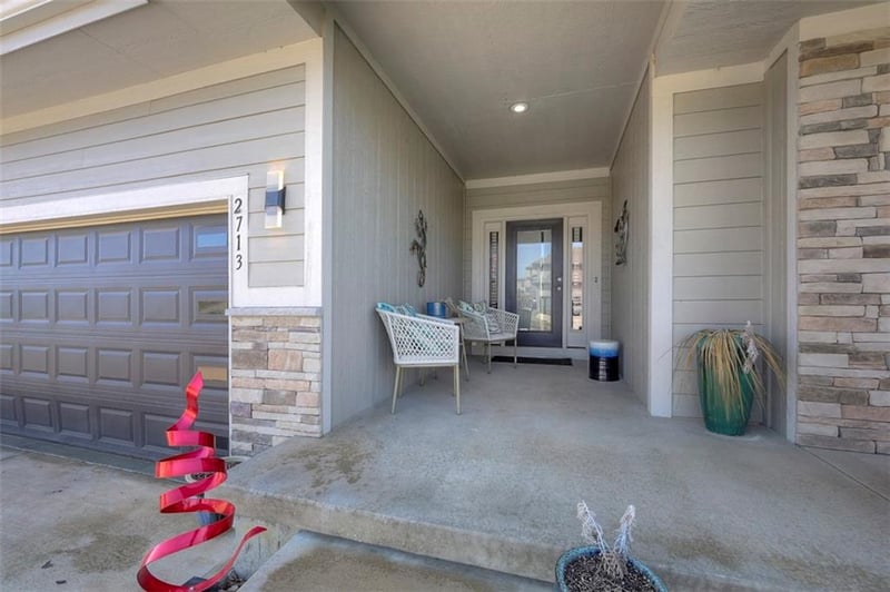 2713 Concord Dr, Olathe, KS 66061