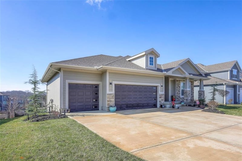 2713 Concord Dr, Olathe, KS 66061