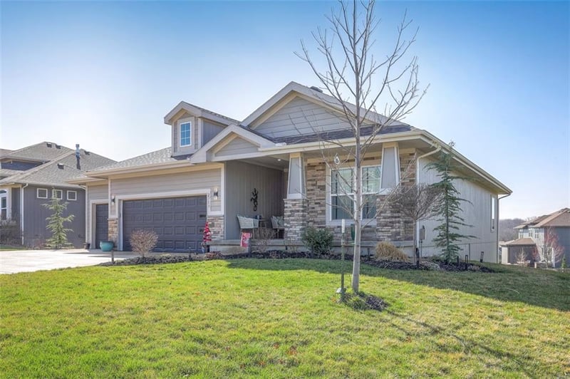 2713 Concord Dr, Olathe, KS 66061