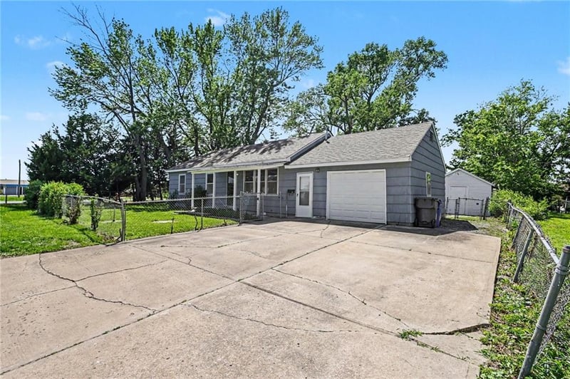1037 Brockway St, Olathe, KS 66061