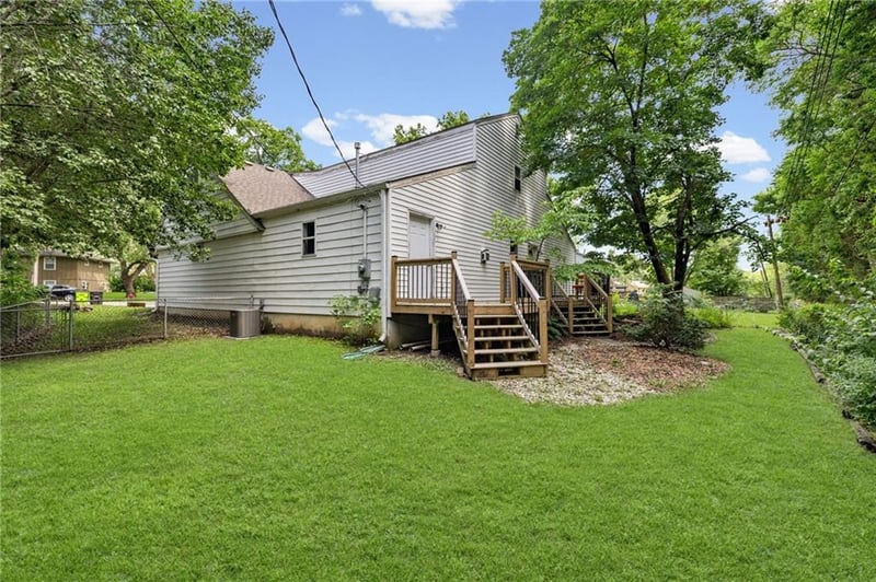 912 Ridge Dr, Belton, MO 64012