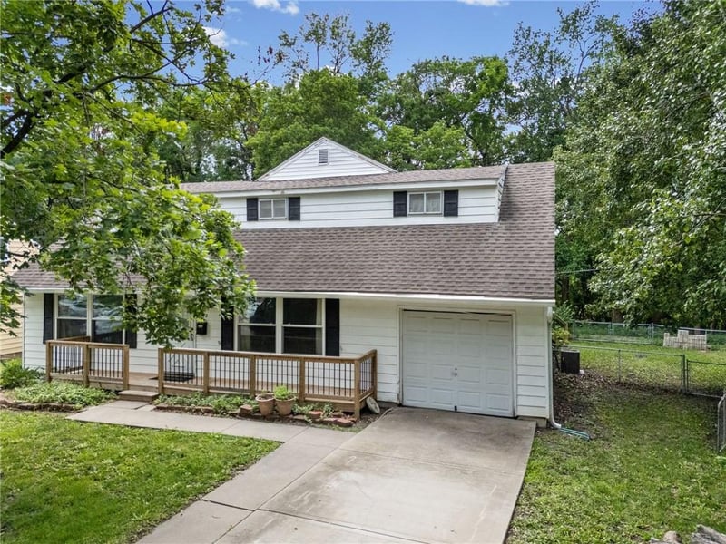 912 Ridge Dr, Belton, MO 64012