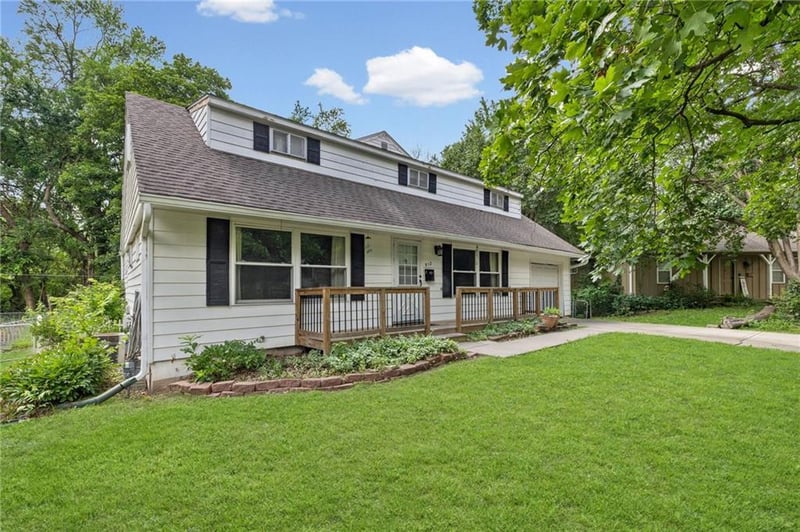 912 Ridge Dr, Belton, MO 64012