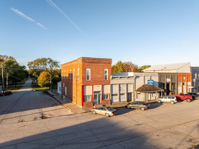 221 Main St, Garden City, MO 64747