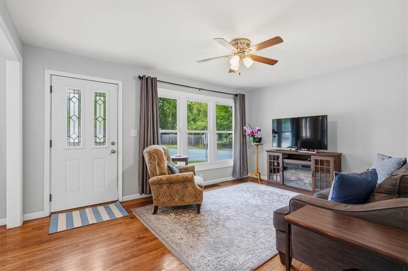 301 Sunset Dr, Olathe, KS 66061