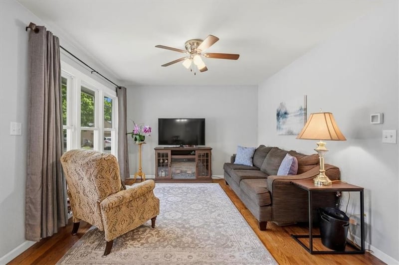 301 Sunset Dr, Olathe, KS 66061