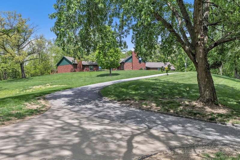 501 Mount Zion Rd, St Joseph, MO 64504