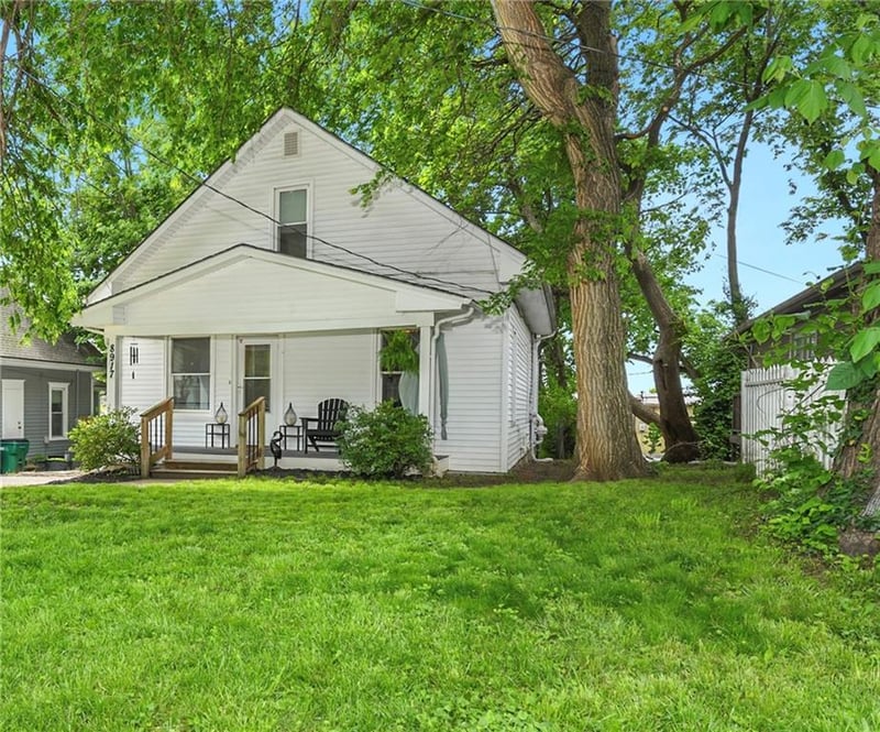 8917 W 51st St, Merriam, KS 66203
