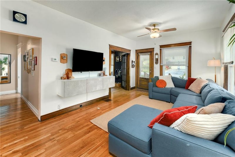 8917 W 51st St, Merriam, KS 66203