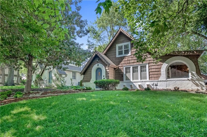 6 70th Ter, Kansas City, MO 64113