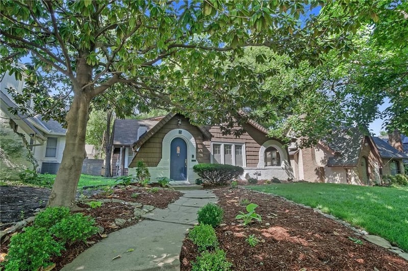 6 70th Ter, Kansas City, MO 64113