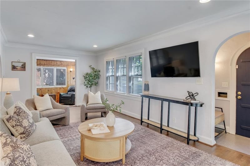 6 70th Ter, Kansas City, MO 64113