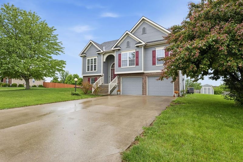 502 Alexandria Ct, Gower, MO 64454