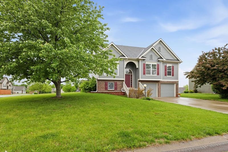 502 Alexandria Ct, Gower, MO 64454