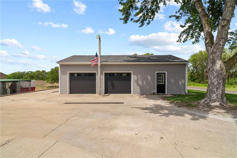 6120 70th Rd, St Joseph, MO 64507