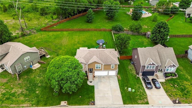 804 168th St, Basehor, KS 66007