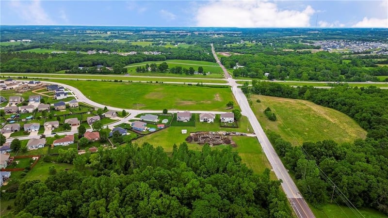 804 168th St, Basehor, KS 66007