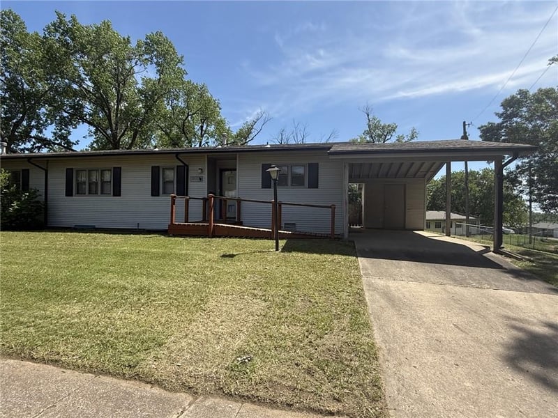 2117 66th St, Topeka, KS 66619
