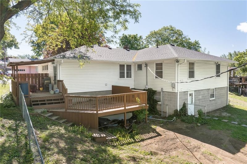 2718 Southwest Trl, St Joseph, MO 64506
